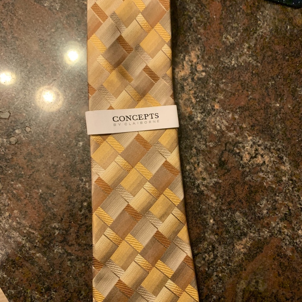 Yellow and gold pattern silk tie by Claiborne